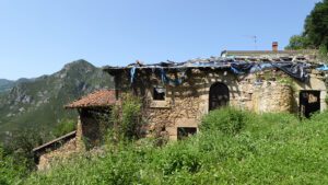 ruin to reform in Proaza, rural apartment project
