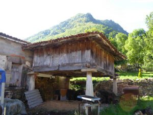 stone house to restore in Somiedo