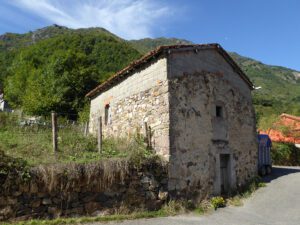 stone house to restore in Somiedo