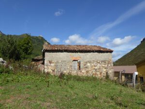 stone house to restore in Somiedo
