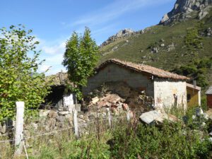 stone house to restore in Somiedo