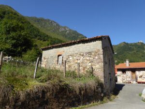 stone house to restore in Somiedo