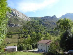 stone house to restore in Somiedo