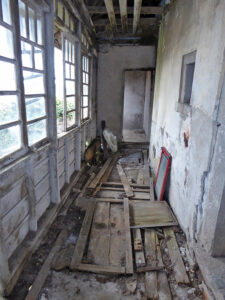 old village house to restore in Salas