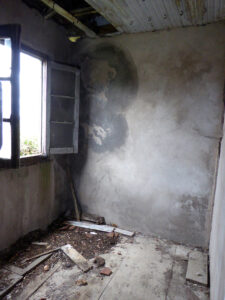 old village house to restore in Salas