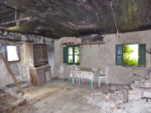 old village house to restore in Salas