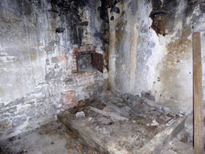 old village house to restore in Salas