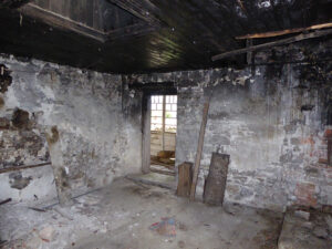 old village house to restore in Salas