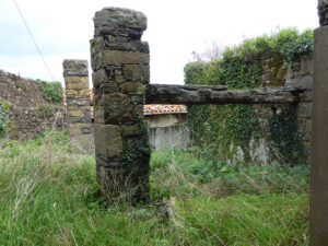 old village house to restore in Salas