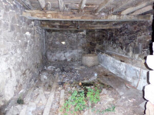 old village house to restore in Salas