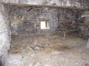 old village house to restore in Salas