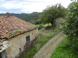 old village house to restore in Salas