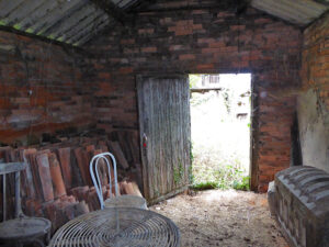 old village house to restore in Salas