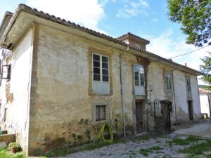 large stone house to renovate near Pravia