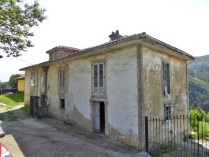 large stone house to renovate near Pravia