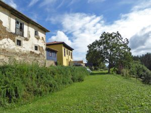large stone house to renovate near Pravia
