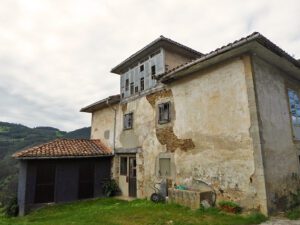 large stone house to renovate near Pravia