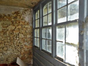 large stone house to renovate near Pravia