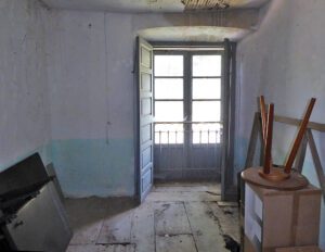 large stone house to renovate near Pravia