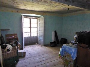 large stone house to renovate near Pravia