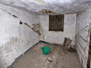 large stone house to renovate near Pravia