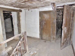 large stone house to renovate near Pravia