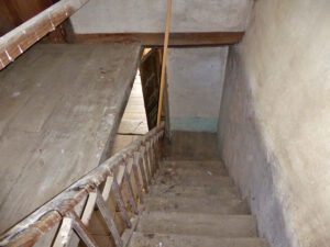 large stone house to renovate near Pravia