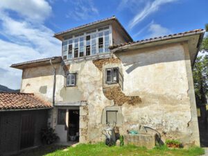 large stone house to renovate near Pravia