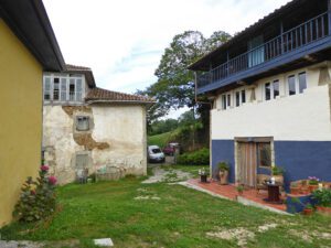 large stone house to renovate near Pravia