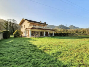 detached house with land for sale in Salas