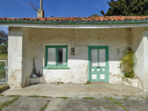 finca with buildable land for sale by the coast