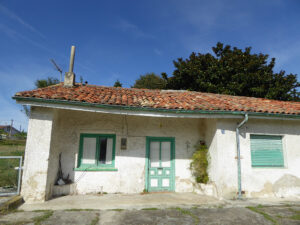 finca with buildable land for sale by the coast