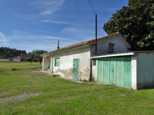 finca with buildable land for sale by the coast