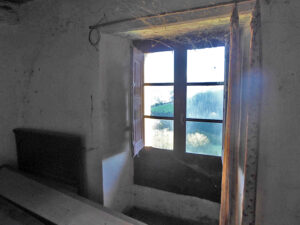 rural house with land to restore in Asturias