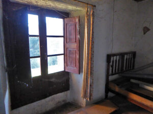 rural house with land to restore in Asturias