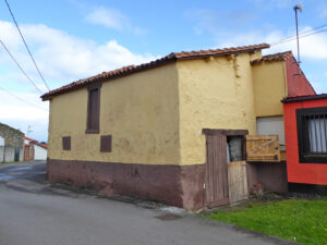 coastal village house to restore in asturias