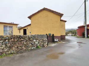 coastal village house to restore in asturias