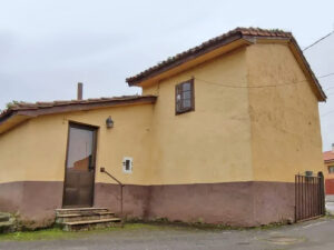 coastal village house to restore in asturias