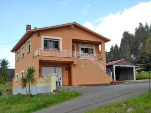 Casa with land for sale in Asturias